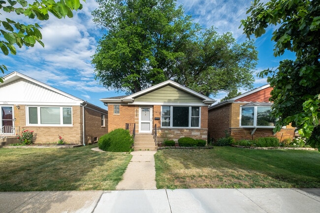 Primary Photo - 5224 N Cicero Ave