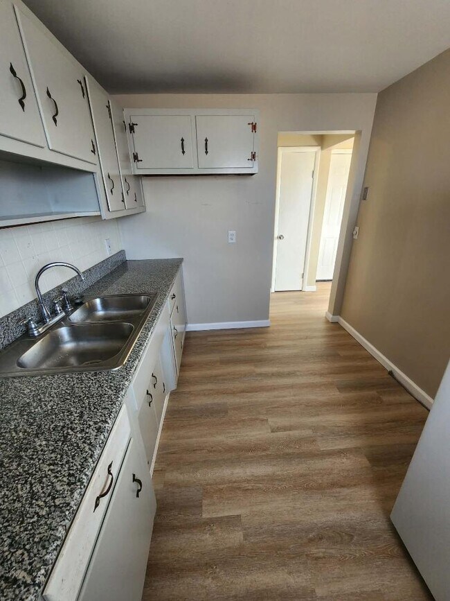 Building Photo - 1654 Abbott Rd