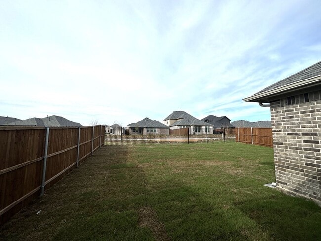 Building Photo - LAGOON Community, like new house.