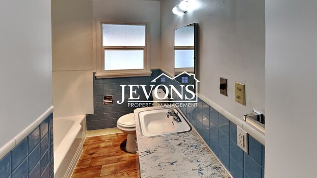 Building Photo - 4105 W Lincoln Ave