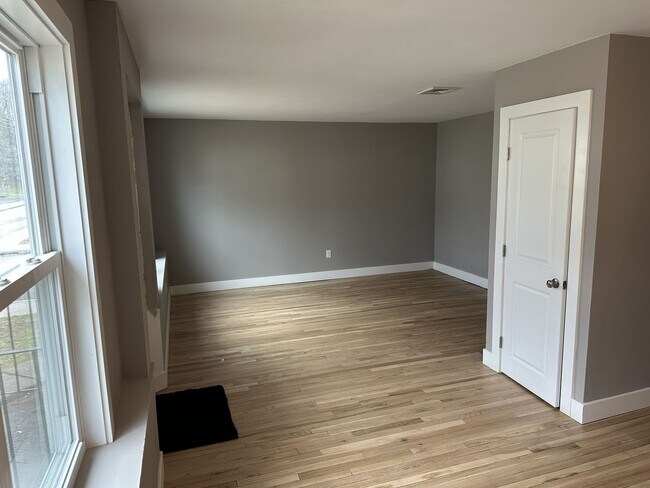 Building Photo - 234 Oak St