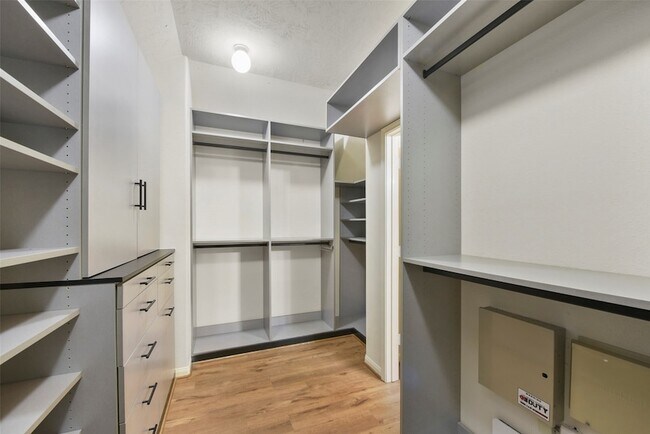Building Photo - 7514 Boxwood Ridge Ln