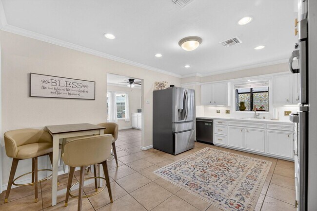 Building Photo - 609 Peerman Pl