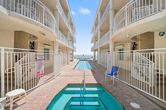 Building Photo - 601 N Miramar Ave
