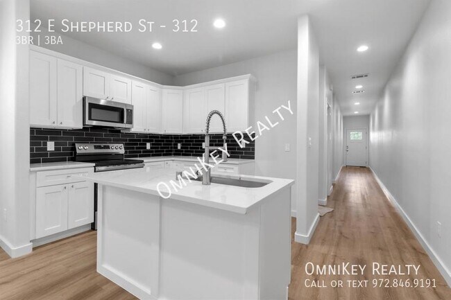 Building Photo - 312 E Shepherd St