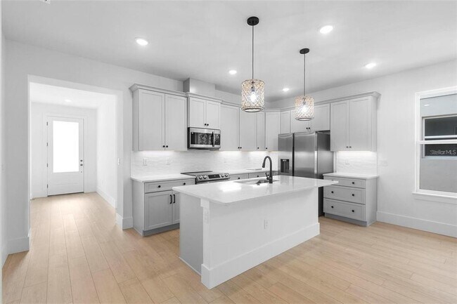 Building Photo - 2131 Brighton Ln