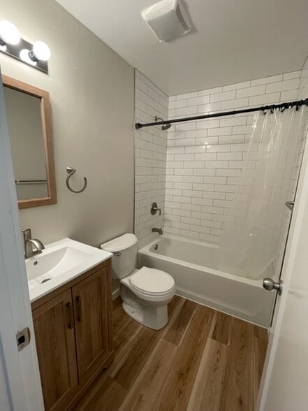 Master Bathroom - 790 Locust St