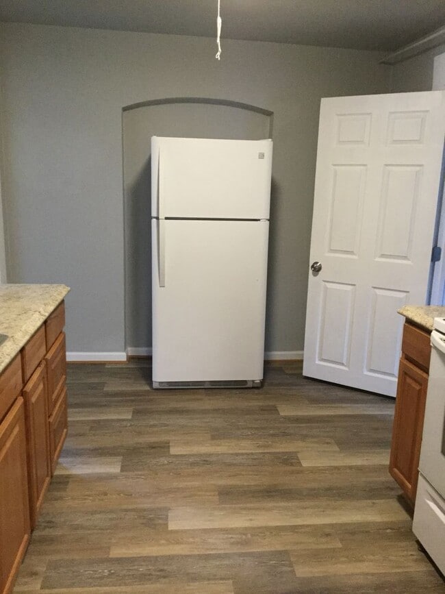 Building Photo - 2+ Bedroom home Near Downtown!