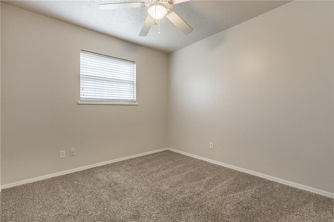 Building Photo - 9 Shirley Ln