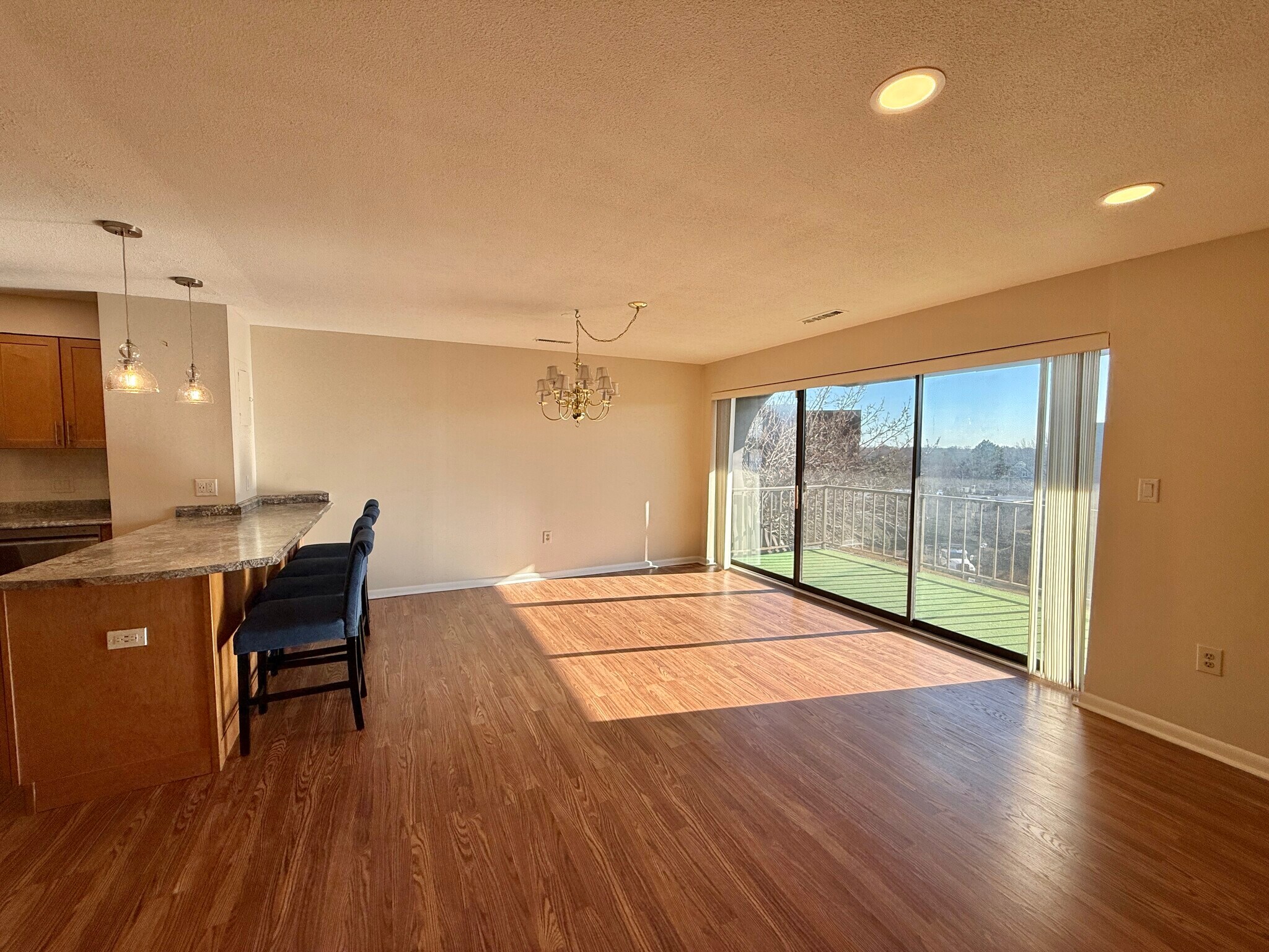 Building Photo - 1006 Paradise Rd