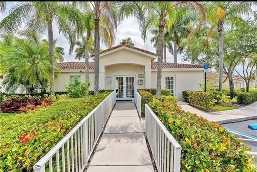 Building Photo - 4912 SW 31st Terrace