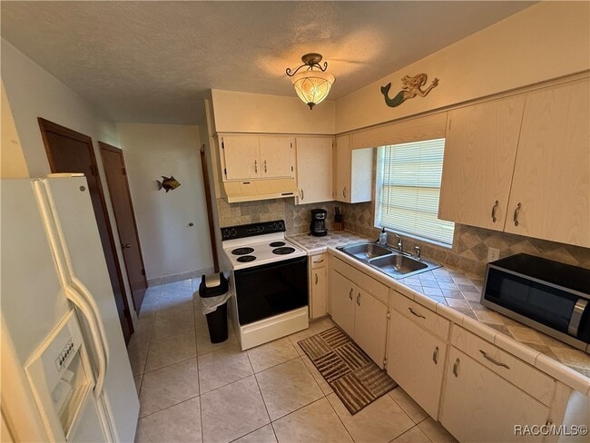 Building Photo - 9469 W Milwaukee Ct