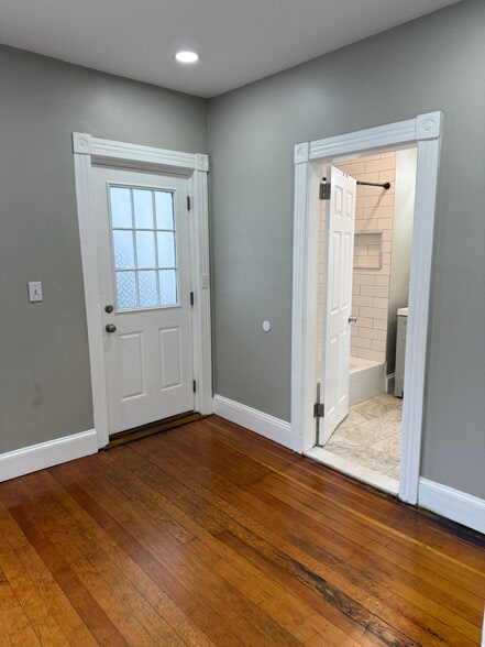 Building Photo - 176 Everett St