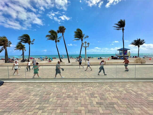 Building Photo - 2203 N Surf Rd