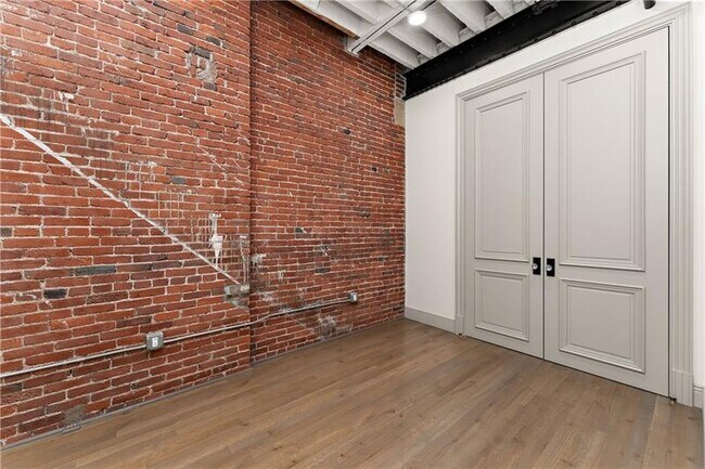 Building Photo - 915 Liberty Ave