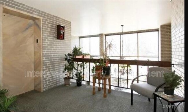 Building Photo - 9937 S Cicero Ave