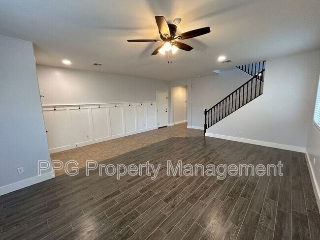 Building Photo - 15439 W Poinsettia Dr