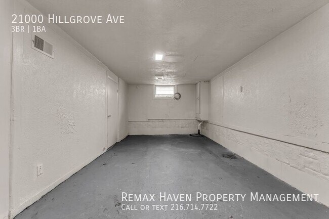 Building Photo - 21000 Hillgrove, Maple Hts - Gorgeous 3 be...