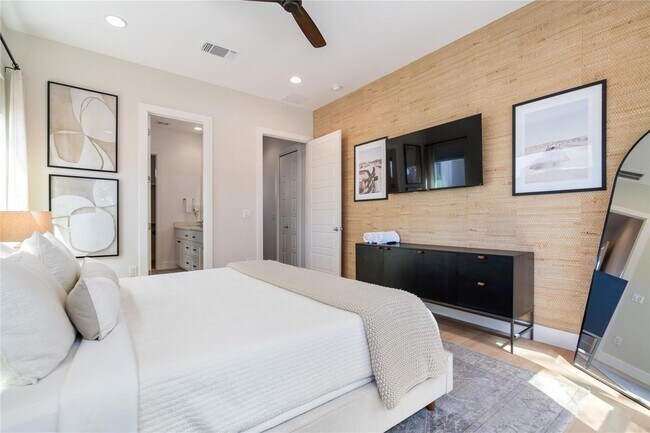 Building Photo - 1126 Linden St