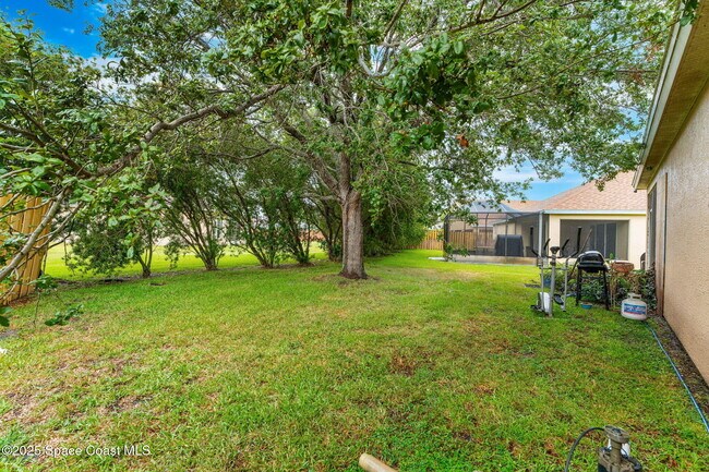Building Photo - 1774 Sun Gazer Dr