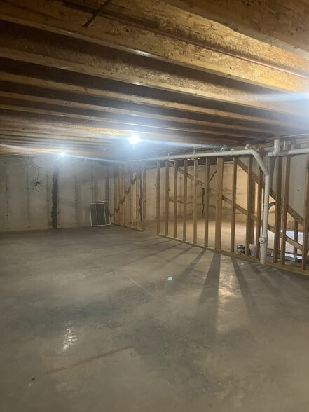 Building Photo - 2517 Sandhutton Ave