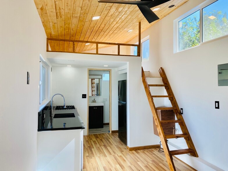 Building Photo - 2715 Alta St