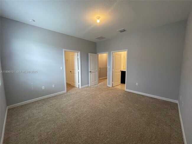 Building Photo - 1120 SW 7th Ct