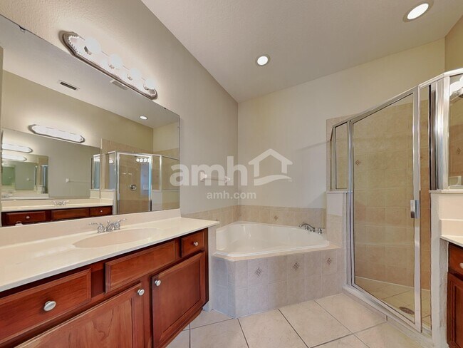 Building Photo - 1619 Lakelet Loop