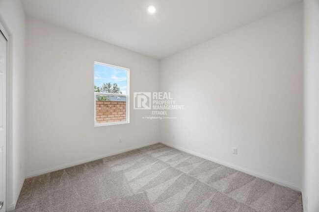 Building Photo - 365 Huntington Ct