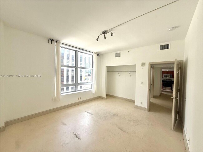 Building Photo - 111 E Flagler St