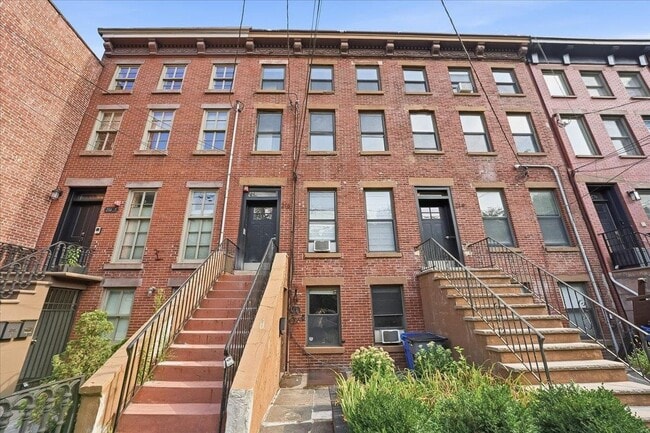 Building Photo - 216 6th St