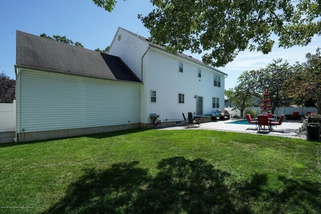 Building Photo - Charming Colonial on Quiet Cul-de-Sac