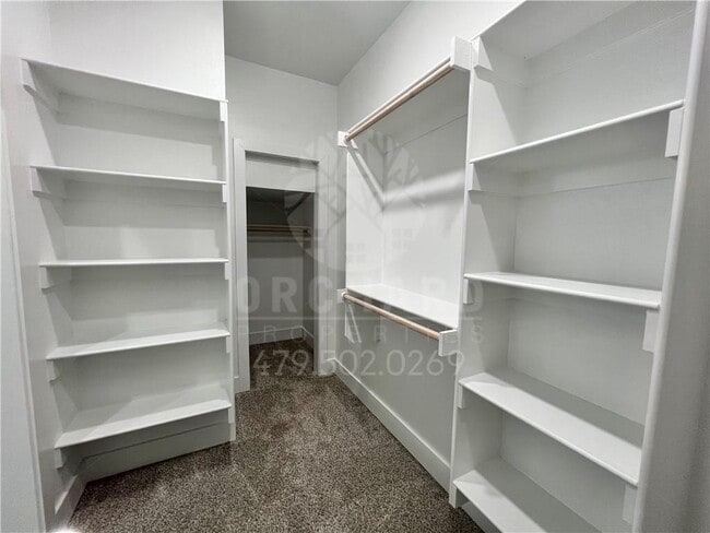 Building Photo - 20 Dirleton Dr