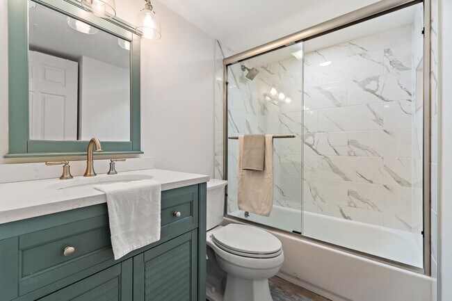 Building Photo - 275 Palm Ave