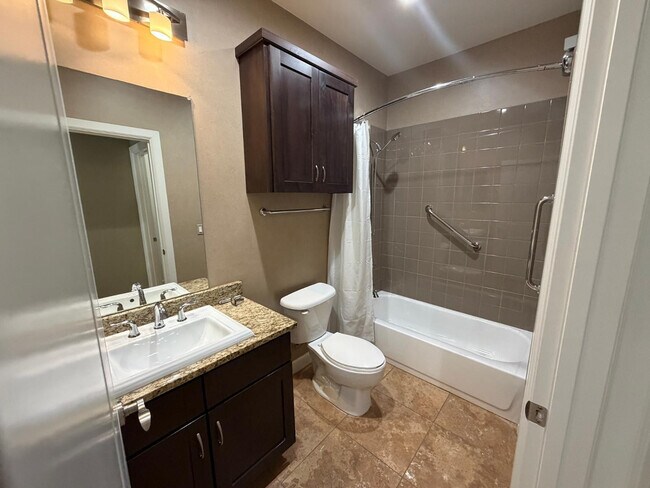 Building Photo - 7291 N Scottsdale Rd