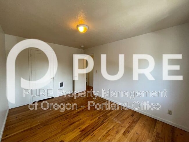 Building Photo - 1511 SE Oak St