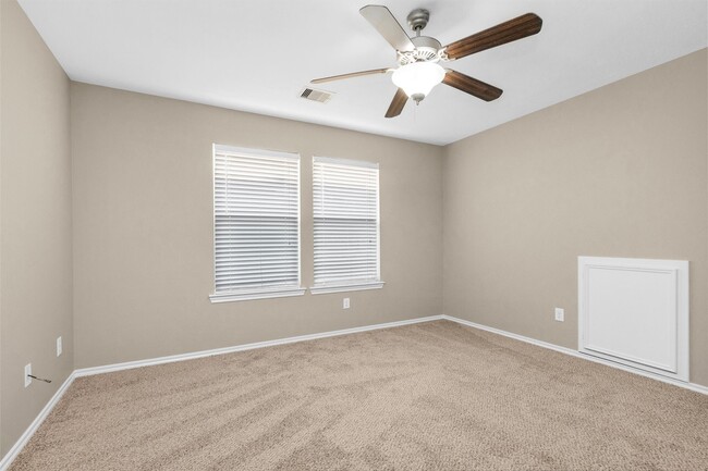Building Photo - 115 N Hawkhurst Cir