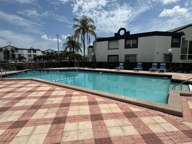 Building Photo - 9711 Fontainebleau Blvd