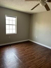 Building Photo - 2010 Emmett Dr