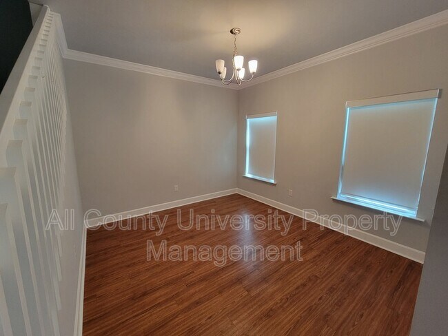 Building Photo - 5104 NW 21st Dr