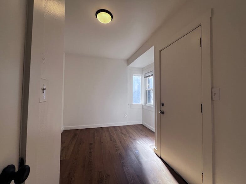 Building Photo - 699 30th St