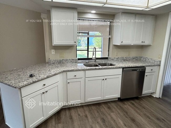 Building Photo - 22440 Tennyson Ave