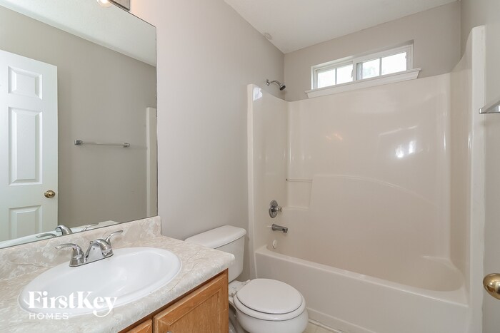 Building Photo - 1272 Creekview Cir