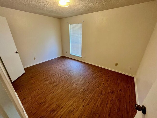 Building Photo - 122 Hillside Dr