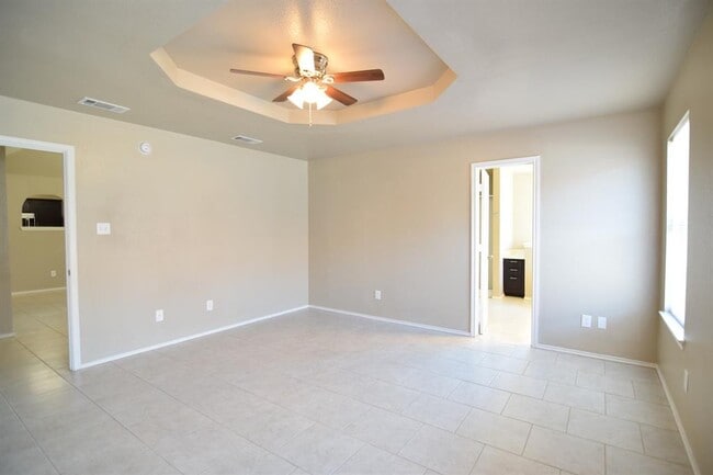 Building Photo - 1403 Saddle Dr