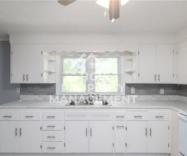 Building Photo - 1228 Irving Ave