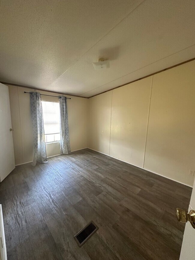 Building Photo - 4 Bed/2 Bath Mobile Home-UNDER RENOVATIONS