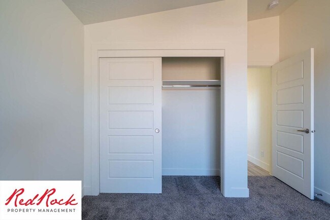 Building Photo - Incredible 3 Bedroom, 2 Bathroom Property ...