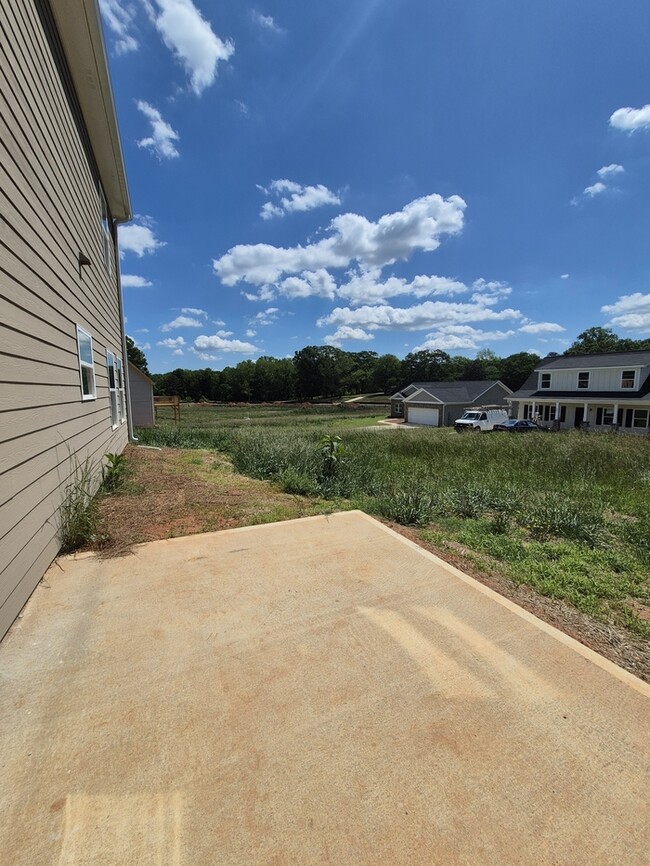 Building Photo - 209 Charlotte Cir