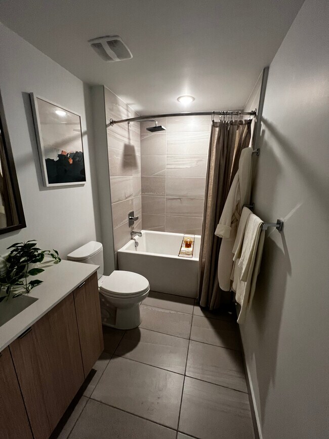 Building Photo - 572 S Biscayne River Dr